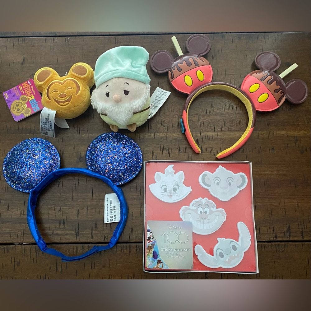 โขDISNEY BUNDLE- 5 ITEMSโข
